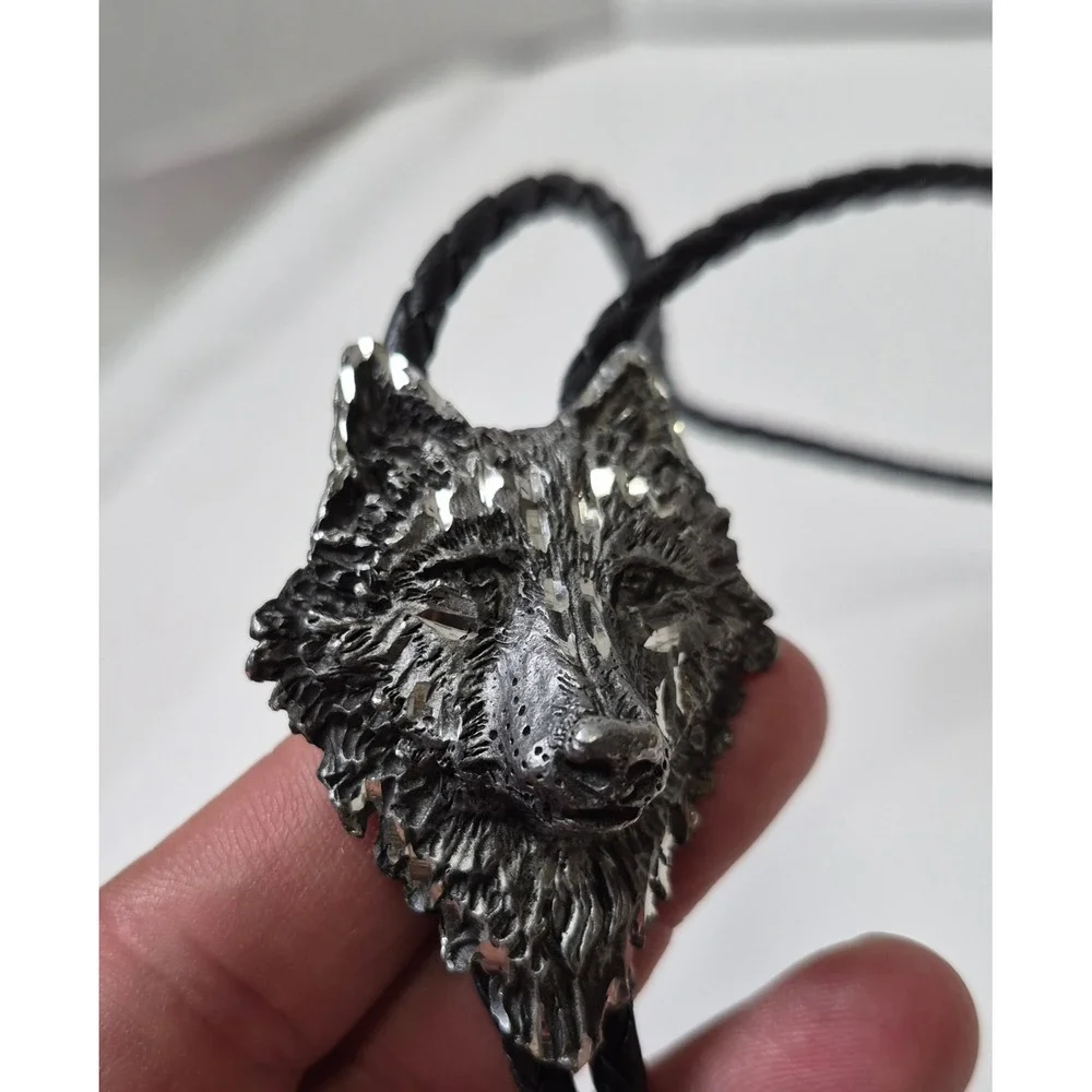 Western Express Wolf Head Bolo Tie Black Braided Cord Pewter Tone BT-375 USA